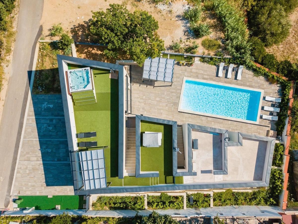 Perla Nera Heated Pool & Sauna Stan Trigraci Exterior photo